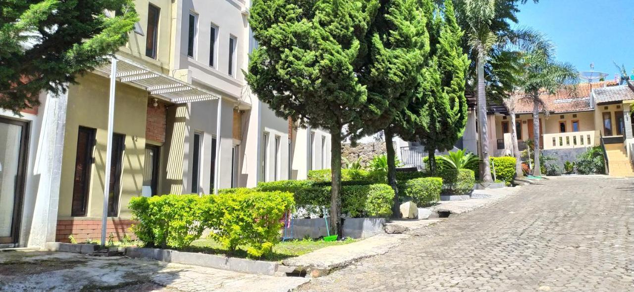 Villa Beverly Лембанг Экстерьер фото
